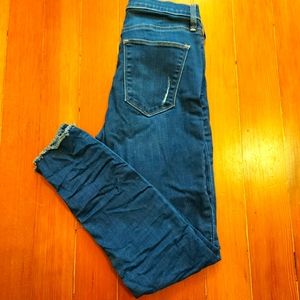 Gap size 27R mid rise ripped skinny jeans